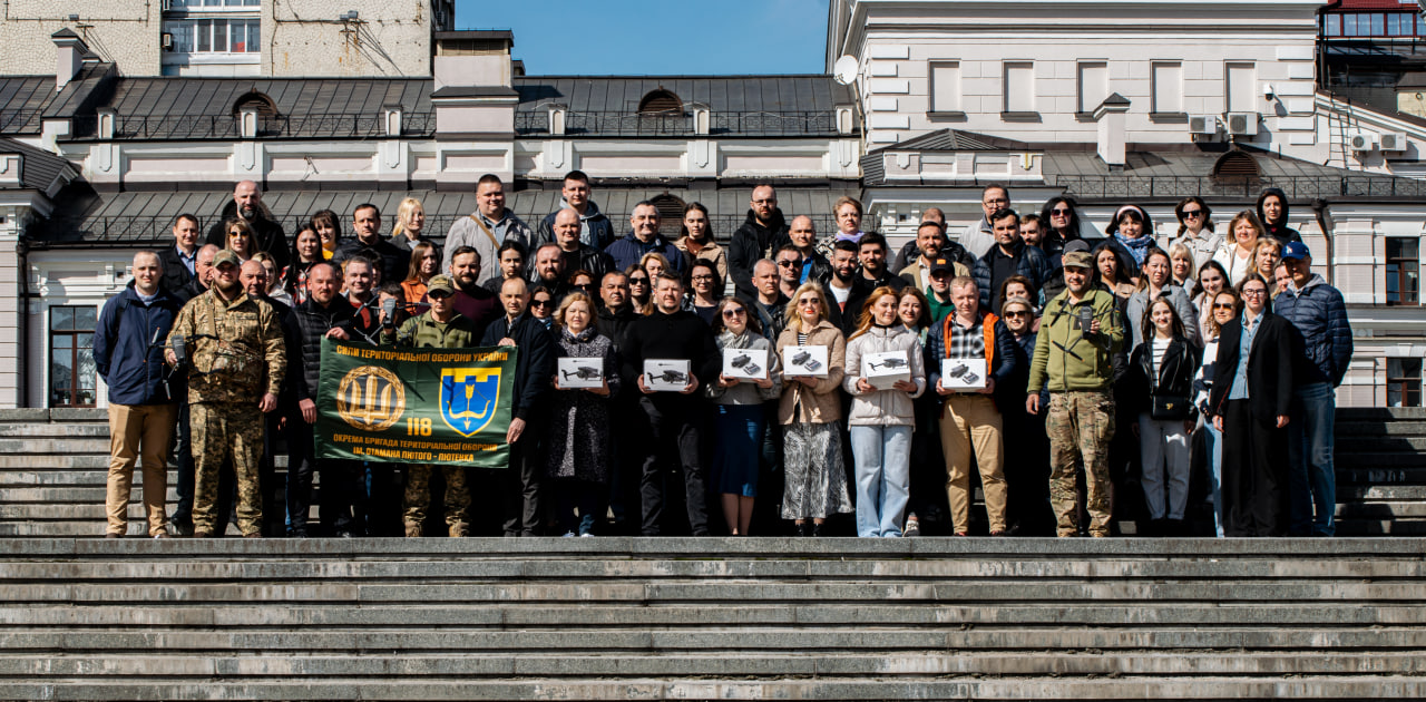 ukrtransbezpeka-peredala-6-dji-mavic-3-pro-dlia-viiskovykh-118-obrtro
