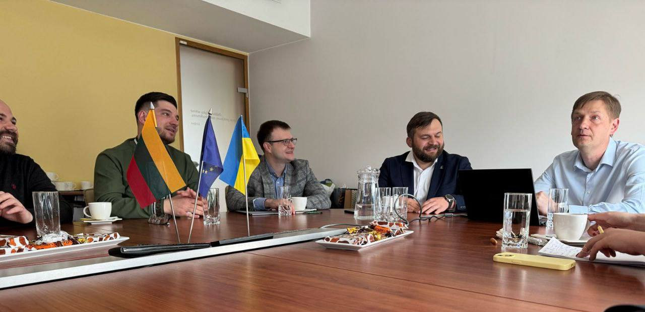 obmin-mizhnarodnym-dosvidom-u-sferi-bezpeky-na-transporti-robochyi-vizyt-delehatsii-ukrtransbezpeky-do-lytovskoi-administratsii-z-bezpeky-na-transporti