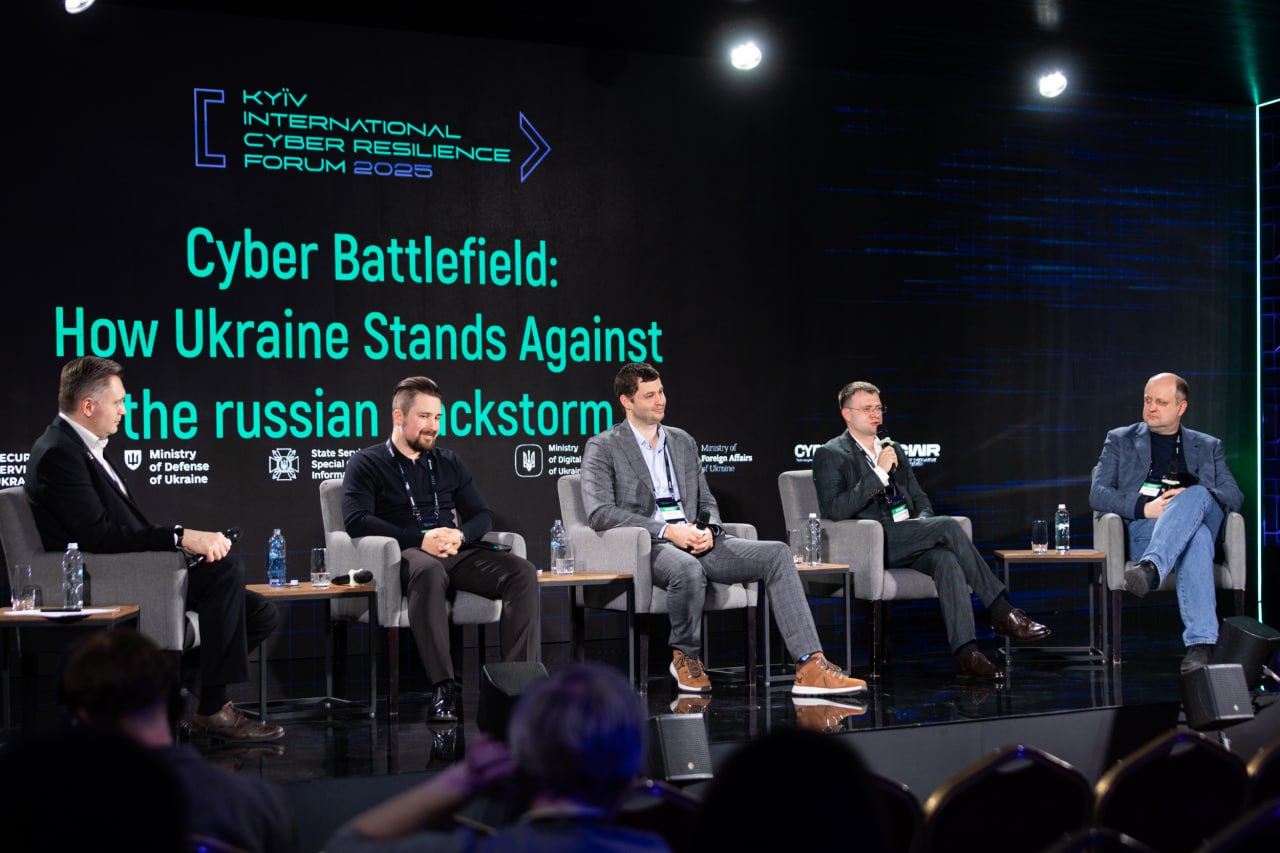 zastupnyk-holovy-ukrtransbezpeky-valerii-kulyk-kulychenko-vziav-uchast-u-panelnii-dyskusii-kyivskoho-mizhnarodnoho-forumu-z-kiberbezpeky-2025